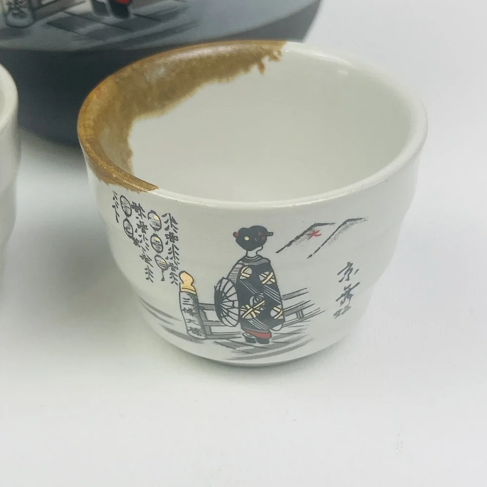Tokkuri Sake‎ Bottle and Ochoko Sake Tea Cup Handpainted Geisha Design